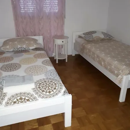 Apartment Amazing Split