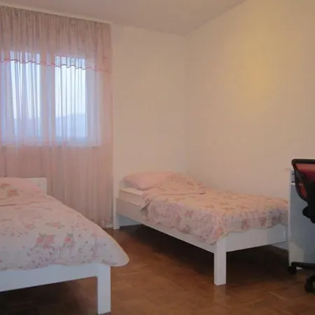 Apartment Amazing Split